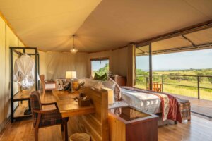 Bedroom with desk Salinero Serengeti Lodge