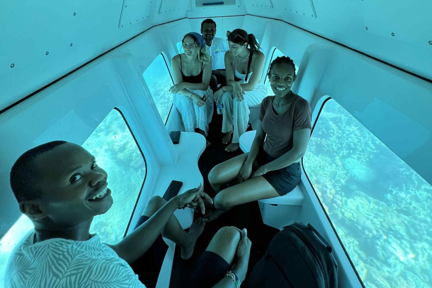 Semi-submarine Tour Zanzibar, Tanzania