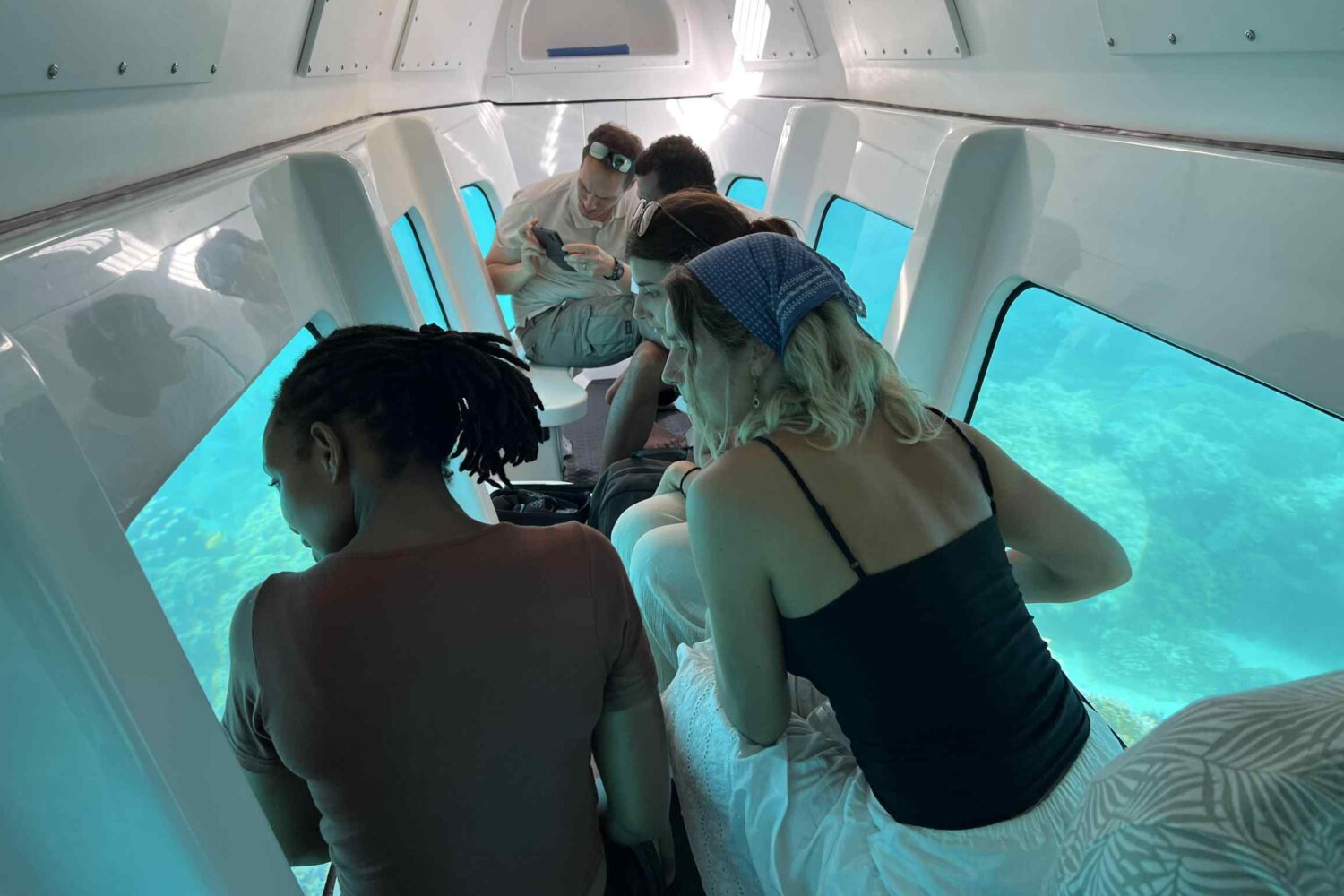 Semi-submarine Tour Zanzibar, Tanzania
